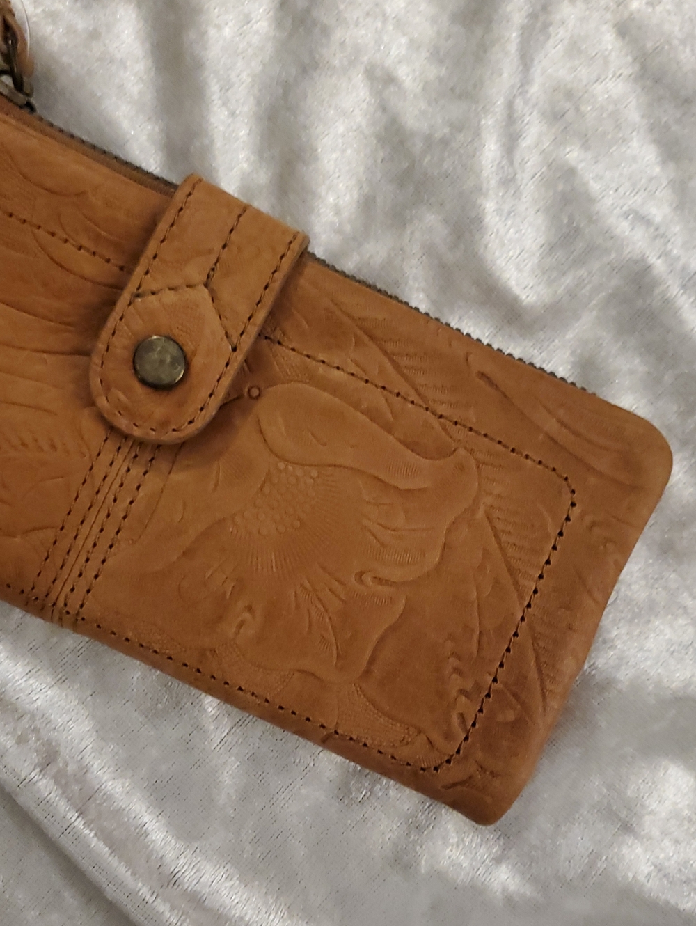 Classic Embossed Genuine Leather Wallet - Tan NWOT - Picture 4 of 17